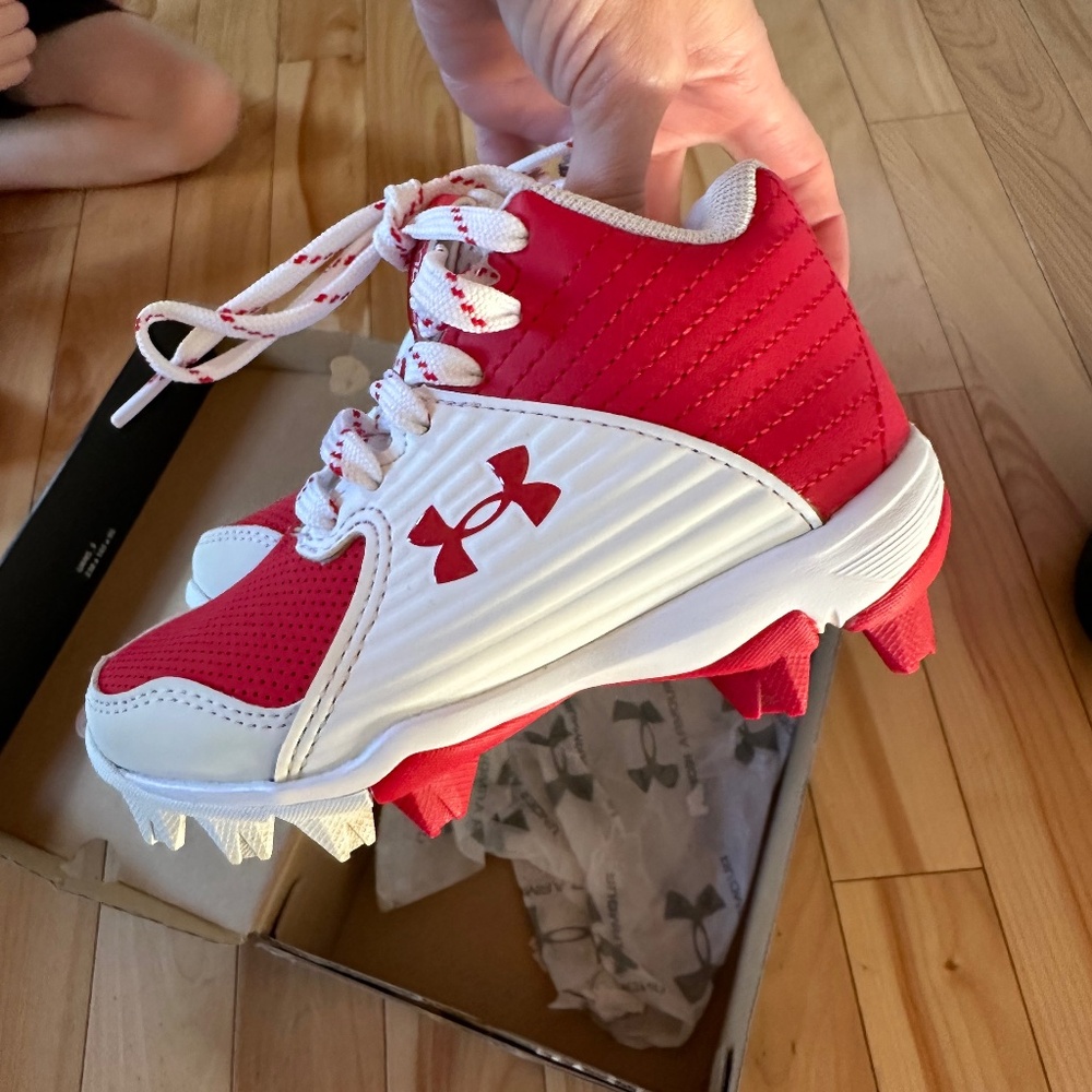 Size 9 TODDLER Under Armour cleats